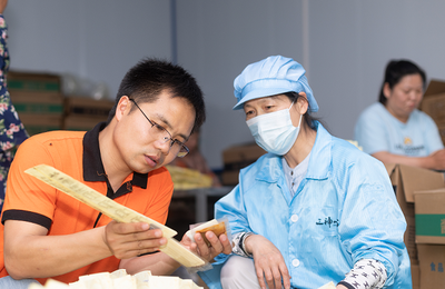 熊文文 大悟縣返鄉創業新鄉賢，以互聯網銷售助力鄉村振興，當選“中國網事·感動2023”二季度網絡感動人物